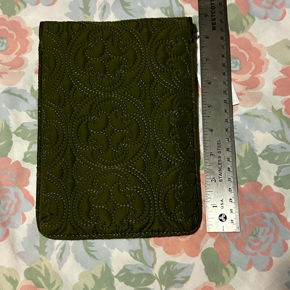 Petunia pickle bottom- small stowaway sleeve. New with tags. - Picture 3 of 4